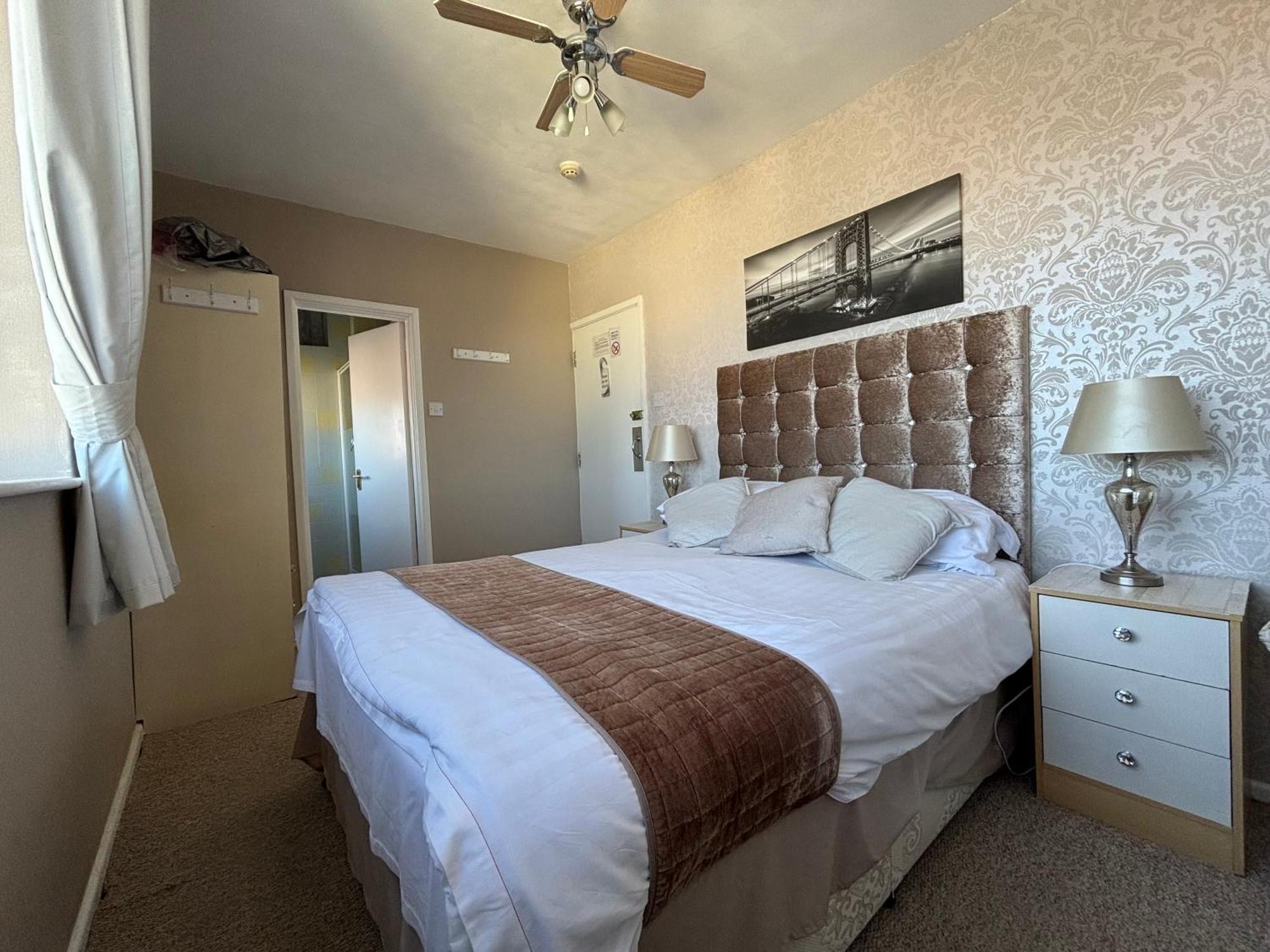 Three Palms Hotel Пейнтон Экстерьер фото