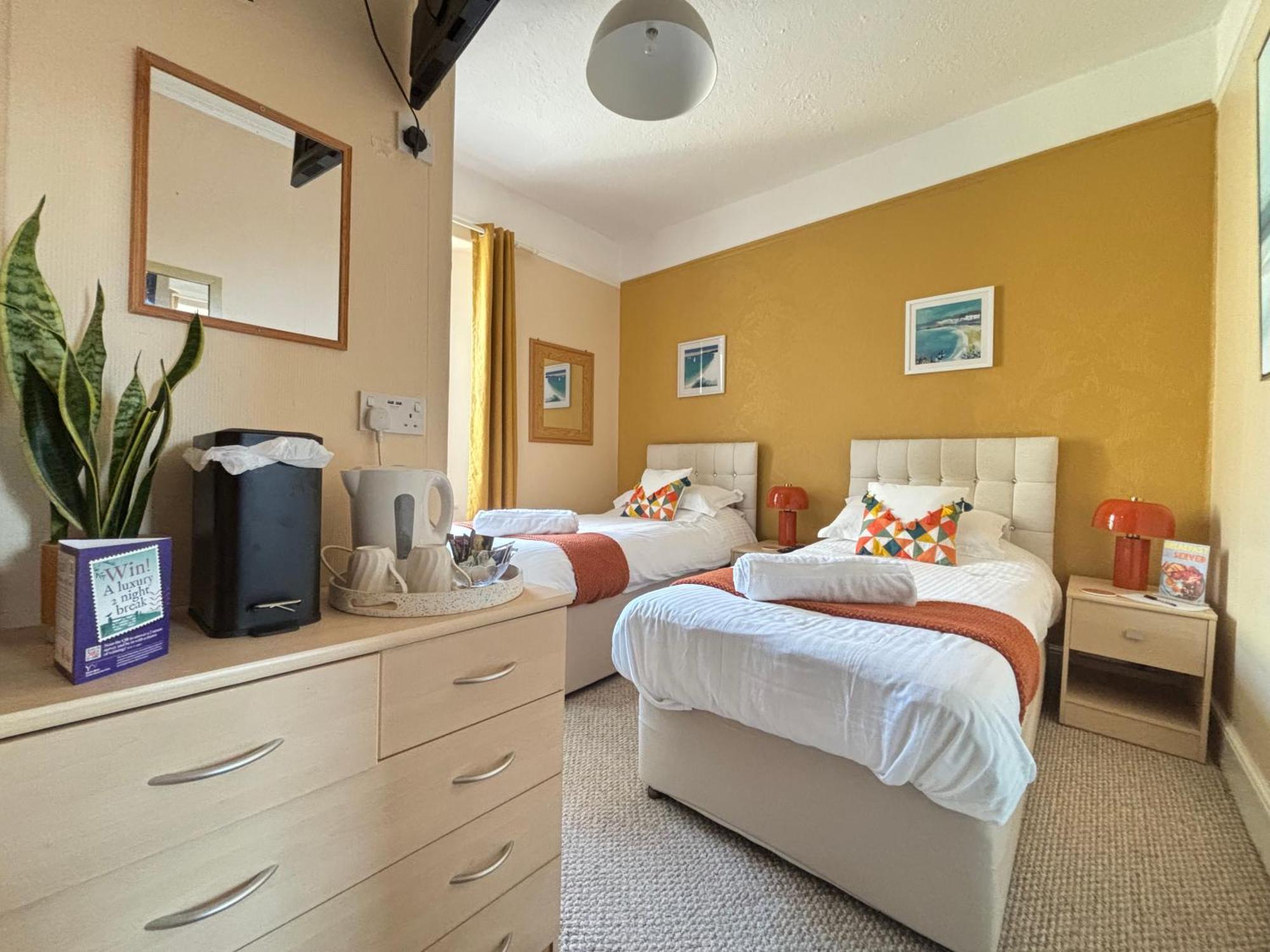 Three Palms Hotel Пейнтон Экстерьер фото